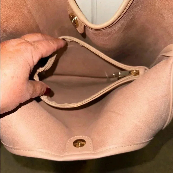 NWOT Beige Faux Leather Handbag with Suede Interior and removable pouch - Picture 4 of 4